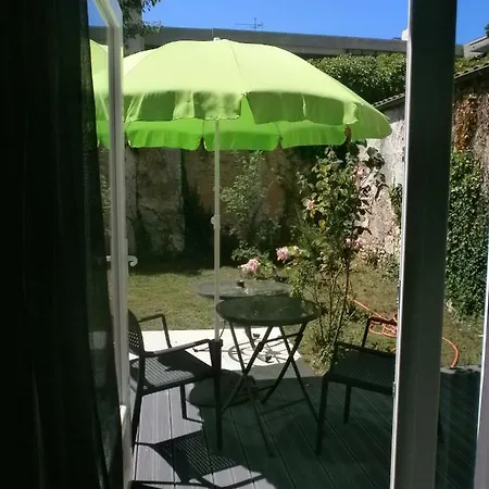 Les Bains Douches Aparthotel 3*